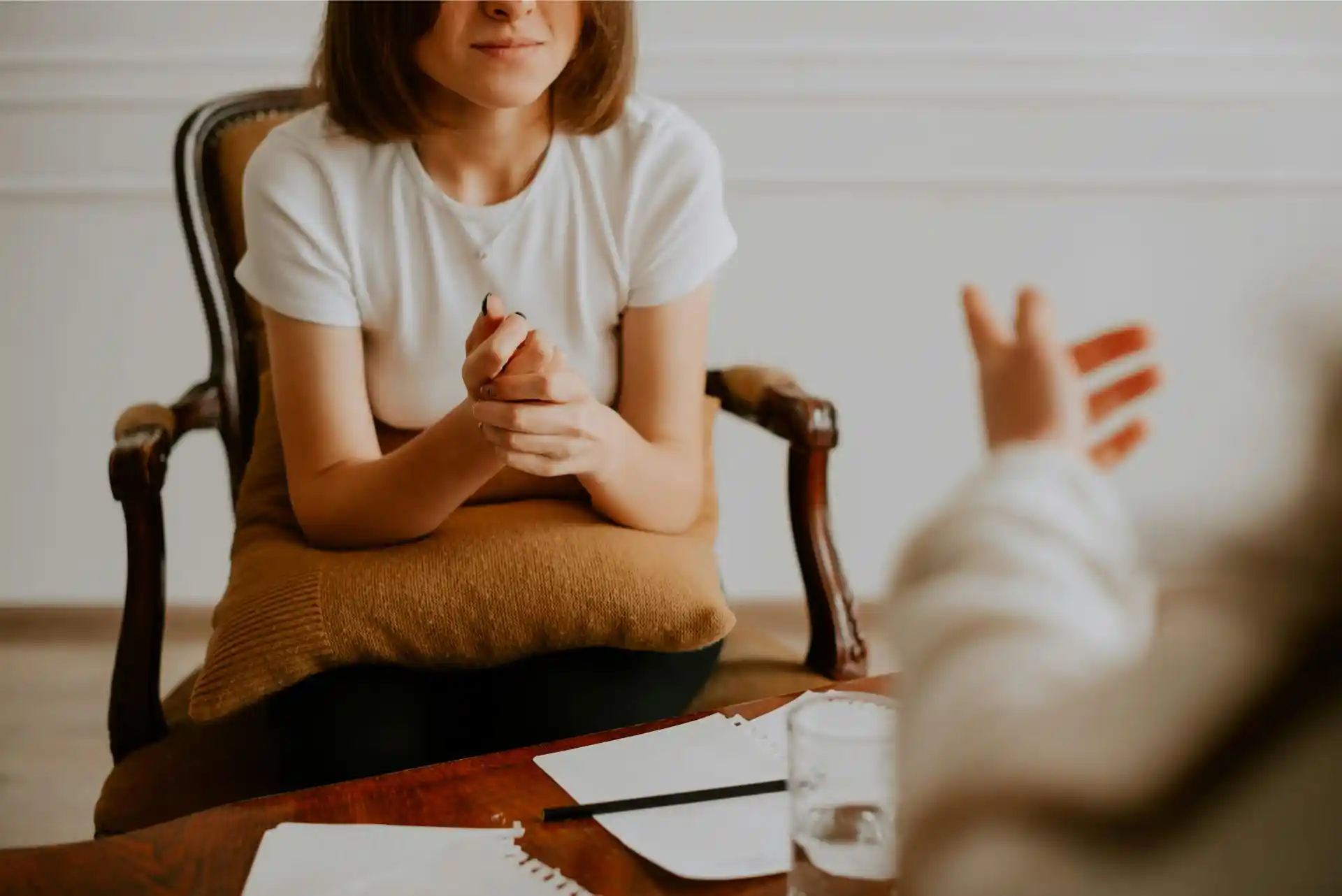 Two people sitting opposite each other in a one-on-one Ayurvedic Health Advising session, symbolising personalised guidance for digestive health.
